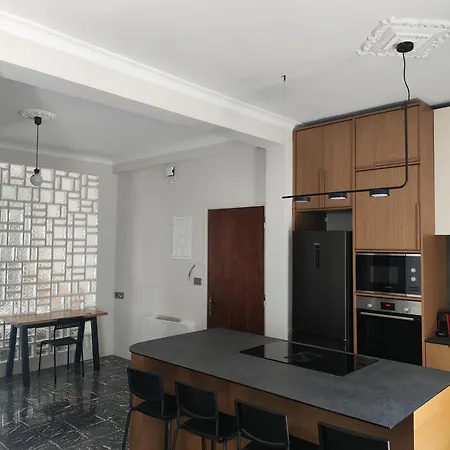 Apartment Near & Old Port